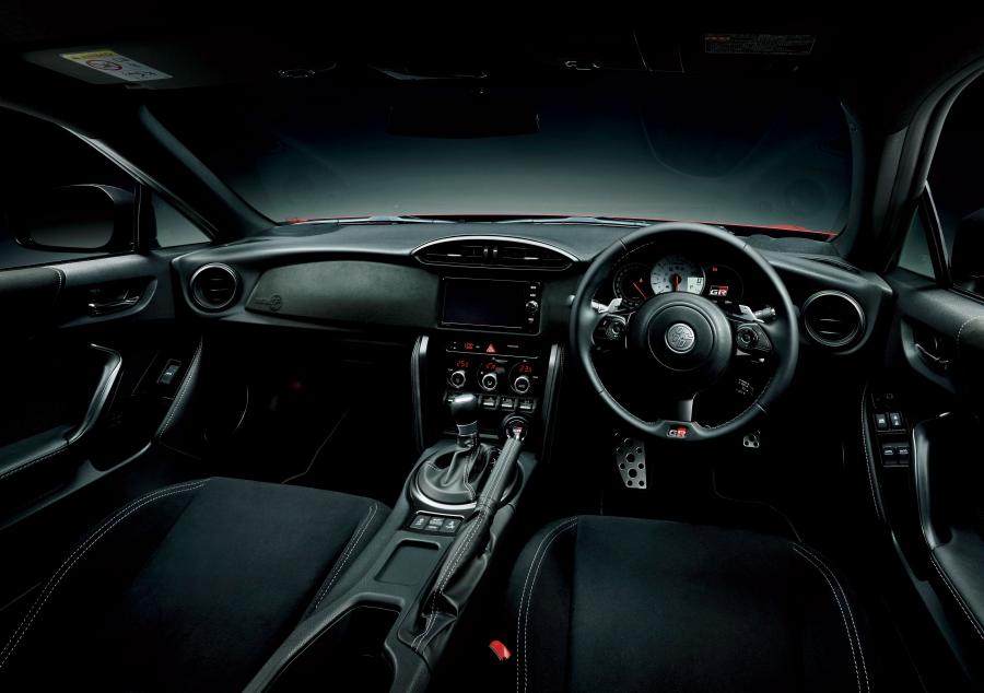 Торпедо Toyota GT 86 GR Sport 2018 года  (JP) (фото 3 из 5)